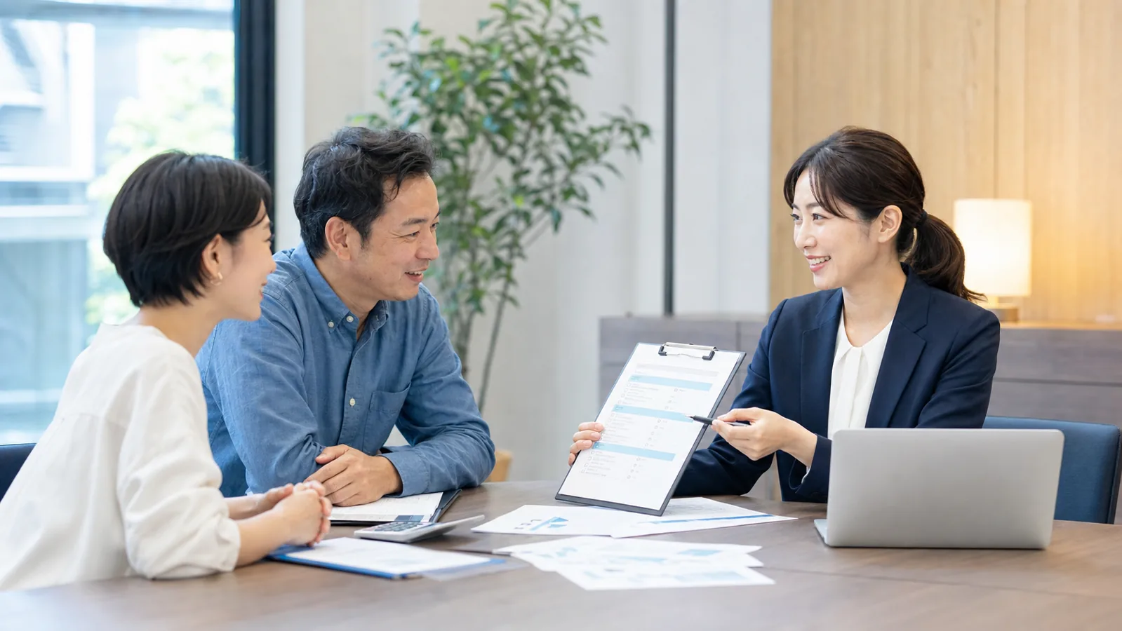 経理代行の見積もり資料の資料、期限、担当、承認、結果を一つの台帳で管理する図