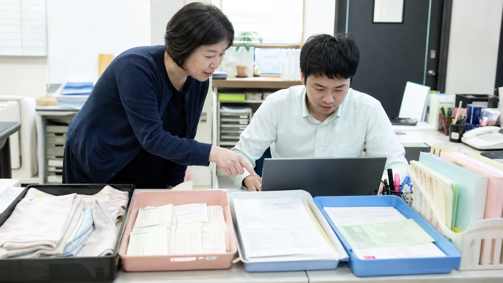 津島市の経理代行の対象、期限、担当、会社承認、完了証拠を一つの台帳で管理する図