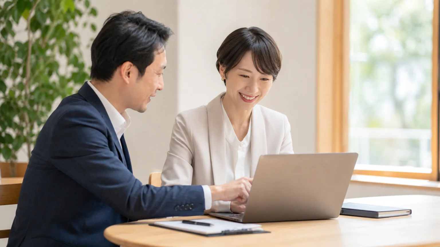 経理後任の採用計画と短期の経理代行計画を同じ表で確認する経営者